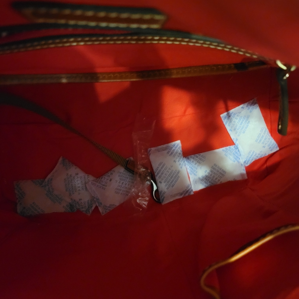Dooney and Bourke Ostrich Domed Zip Satchel Bone with Wallet. New with tags. - Picture 2 of 4